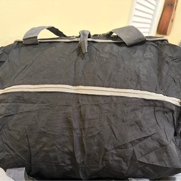Black and Gray Men’s Duffle Bag 40L - Picture 8 of 8